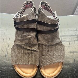 Women’s Sandals Blowfish Malibu size 8